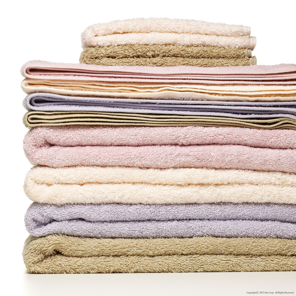 上から順に: フェイスタオル Fresh Cream, Pistachio Green / スポーツタオル Pastel Pink, Fresh Cream, Lilac, Pistachio Green / バスタオル Pastel Pink, Fresh Cream, Lilac, Pistachio Green