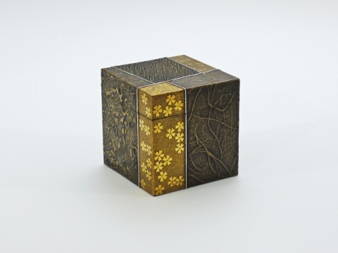 Sayanuri Gold-makie-lacquered Small Box